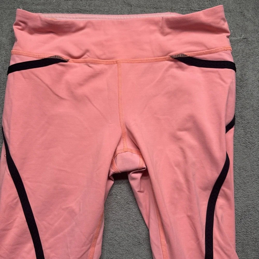 Lululemon Pink Crop Leggings‎ Women's 4 Contrast Trim Yoga Gym Athleisure